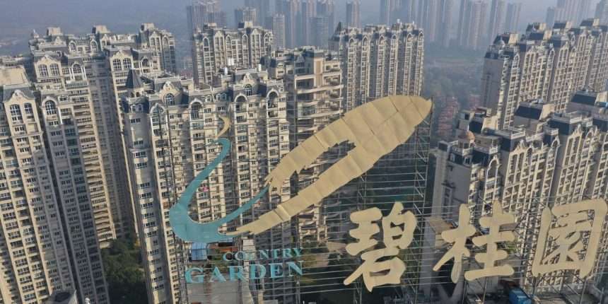 China's Worsening Housing Problems Scare Investors Wsj The