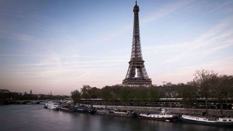 Eiffel Tower: Two Drunken American Tourists 'trapped' Overnight In Paris