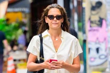Katie Holmes Can't Stop Wearing 8 Like Wardrobe Essentials