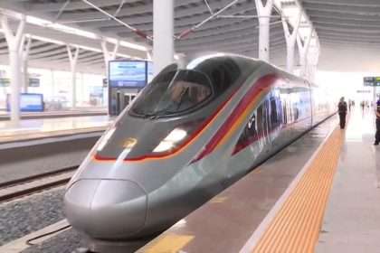 China's First Water High Speed Railway Debuts