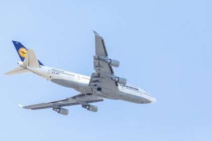 Lufthansa Boeing 747 400 Flight Crew Returns To Frankfurt After Engine