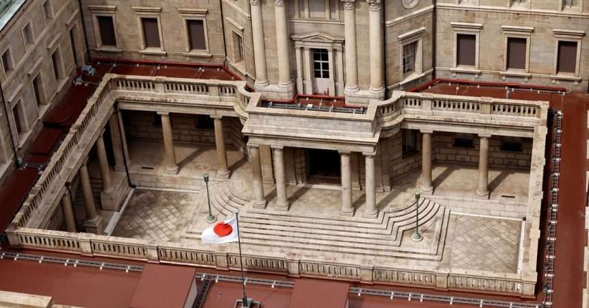 Morning Bidding: Japan Concludes Tumultuous Central Banking Week