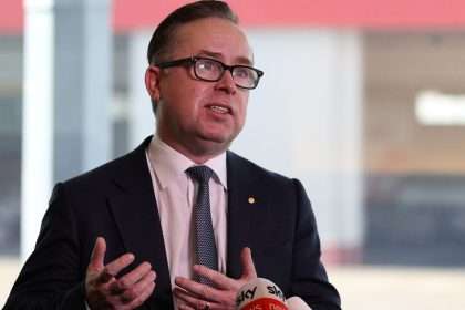 Qantas Ceo Steps Down Early As He Aims To Restore
