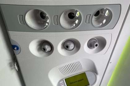 Separate Air Nozzles On Airplanes: Why Don't All Airlines Have