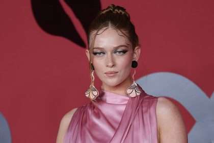 Stranger Things Star Sadie Sink Looks Unrecognizable As She Dazzles
