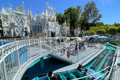 Disneyland Park Guest Arrested For Undressing On 'it's A Small