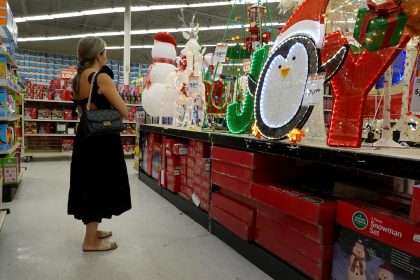 Economic Downturn Slows Retail Spending Ahead Of Holiday Season
