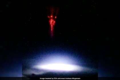 Astronaut Photographs Mysterious 'red Sprite' Above Earth