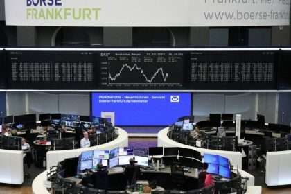 Eurozone Yields Fall, Stock Rally Pauses