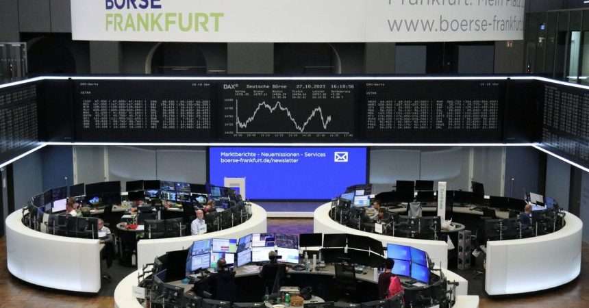 Eurozone Yields Fall, Stock Rally Pauses