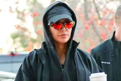 Kim Kardashian Appears Wearing Flip Flops That Look Exactly Like Pedicure