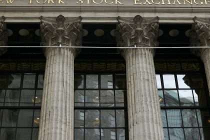 Snapshot Wall Street Retreats, Traders Wait For Economic Data To