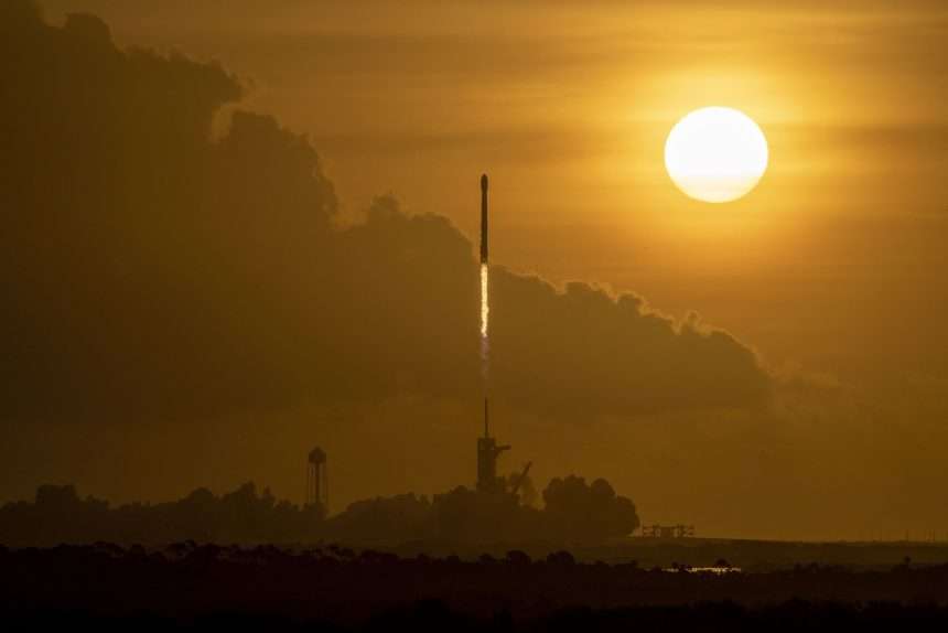 Spacex's Record Setting Rocket Falls Into The Ocean After Its 19th