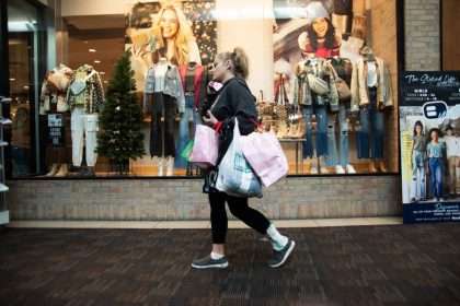 U.s. Economy Begins To Slow As Consumer Spending Cools