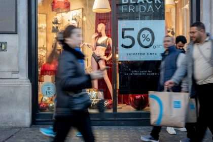 Black Friday Shoppers Helped The Uk Economy Recover Better Than