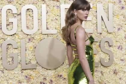 Golden Globe Awards: Taylor Swift's Red Carpet Photos And More