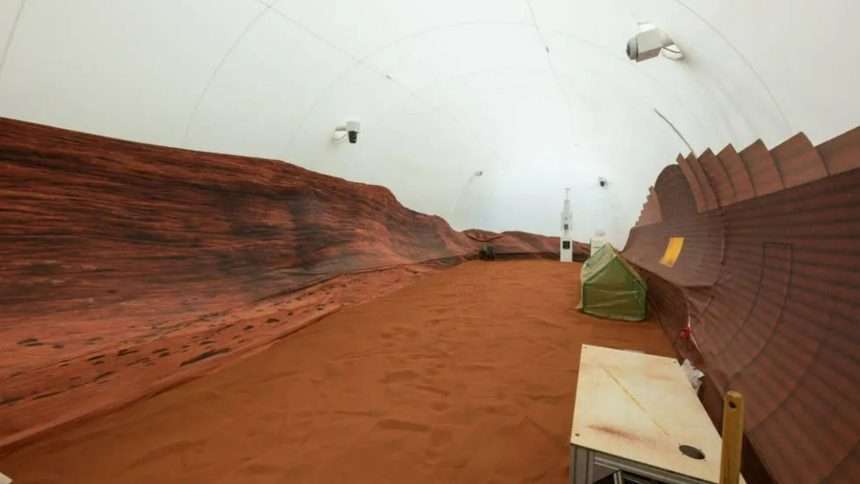 Nasa Crew Lived On Fake Mars For A Year In