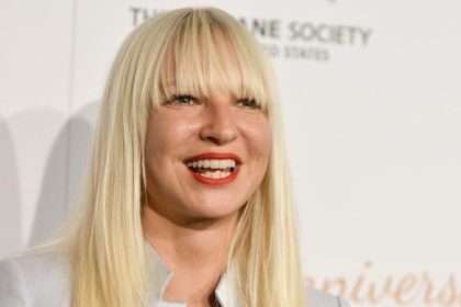 Sia Makes Her First Appearance After Announcing Liposuction
