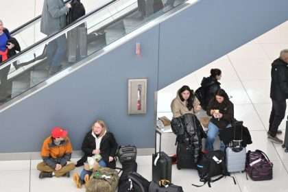 Us Airlines Cancel Another 1,200 Flights On Tuesday