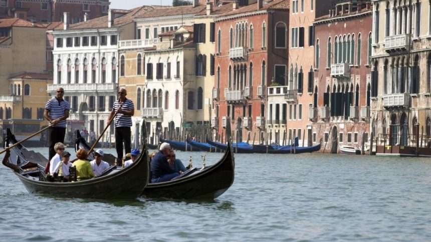Venice Bans Large Groups And Use Of Loudspeakers To Improve