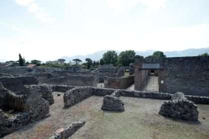 Woman Returns Stone Stolen From Pompeii, Claims It's 'cursed' |
