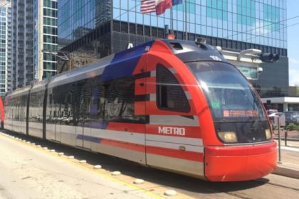 Houston Metro Will Remove The Blue And Red High Visibility Strips