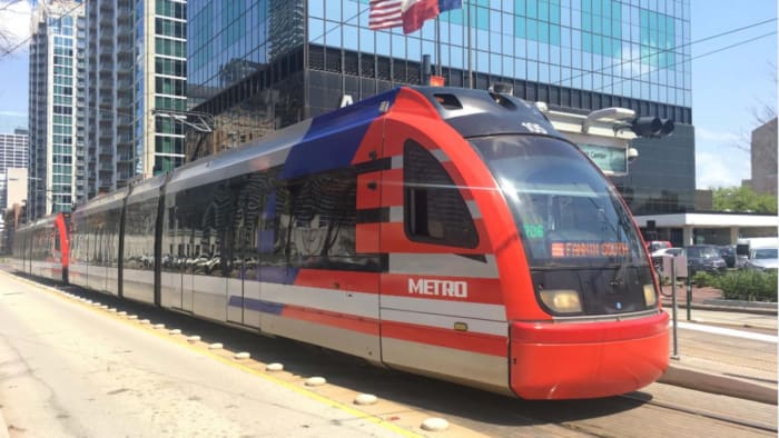Houston Metro Will Remove The Blue And Red High Visibility Strips