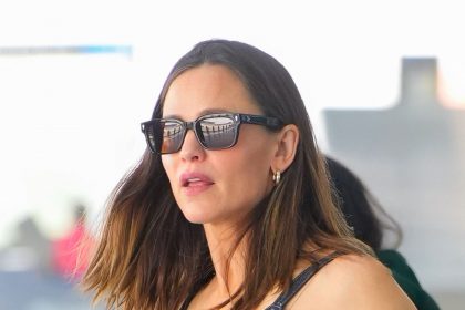 Jennifer Garner Shows Off Unexpected Travel Looks We Want To