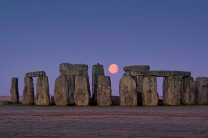 Stonehenge Live Streams Exciting Moon Stillness