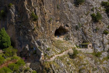 Denisovan Fossils Discovered In High Altitude Cave Used By Tibetan