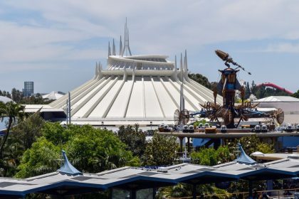 Disneyland To Close Space Mountain For Busy Summer Season –