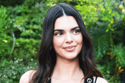 Kendall Jenner's Strawberry Red Nails Are A Summer Delight