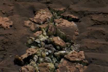 Nasa's Curiosity Rover Discovers Surprising Find In Martian Rocks