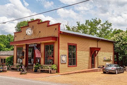 The 7 Best Small Towns In Tennessee To Visit In
