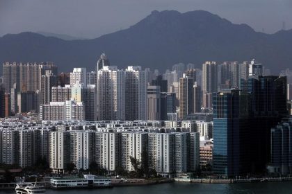 Wealthy Chinese Return To Hong Kong As Singapore Tightens Regulatory